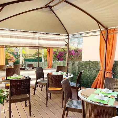 Du Soleil Hotel